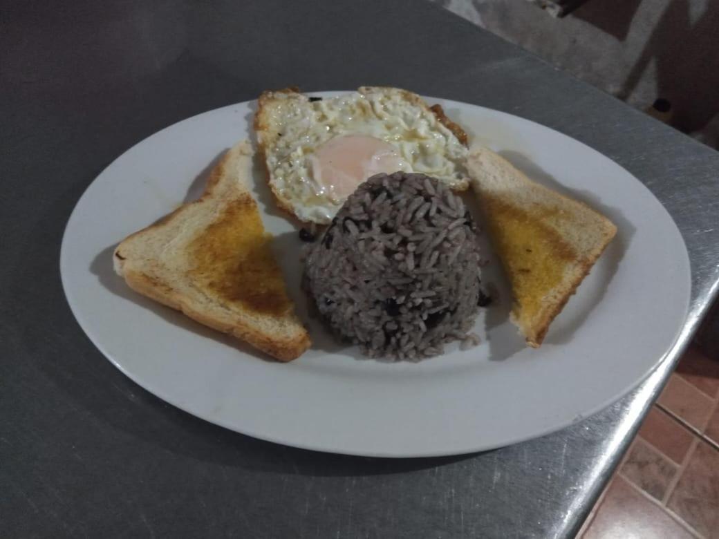 Bed and Breakfast Posada Rio Celeste In Экстерьер фото